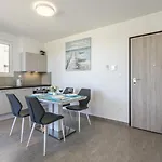 In Podstrana-sv Martin Mit Balkon, Klimaanlage, W-lan, Waschmaschine 4777-2