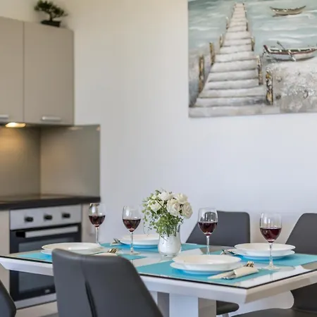 In Podstrana-sv Martin Mit Balkon, Klimaanlage, W-lan, Waschmaschine 4777-2 Apartmán *