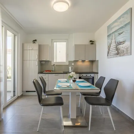 In Podstrana-sv Martin Mit Balkon, Klimaanlage, W-lan, Waschmaschine 4777-2