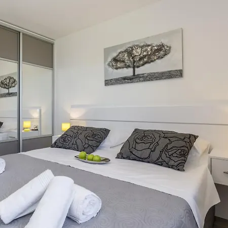 In Podstrana-sv Martin Mit Balkon, Klimaanlage, W-lan, Waschmaschine 4777-2 Apartmán *