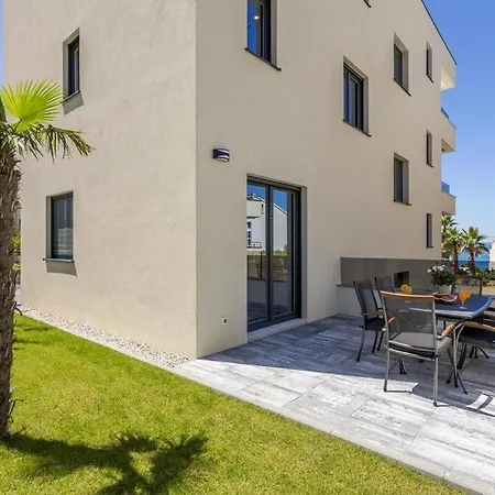 In Podstrana-sv Martin Mit Balkon, Klimaanlage, W-lan, Waschmaschine 4777-2